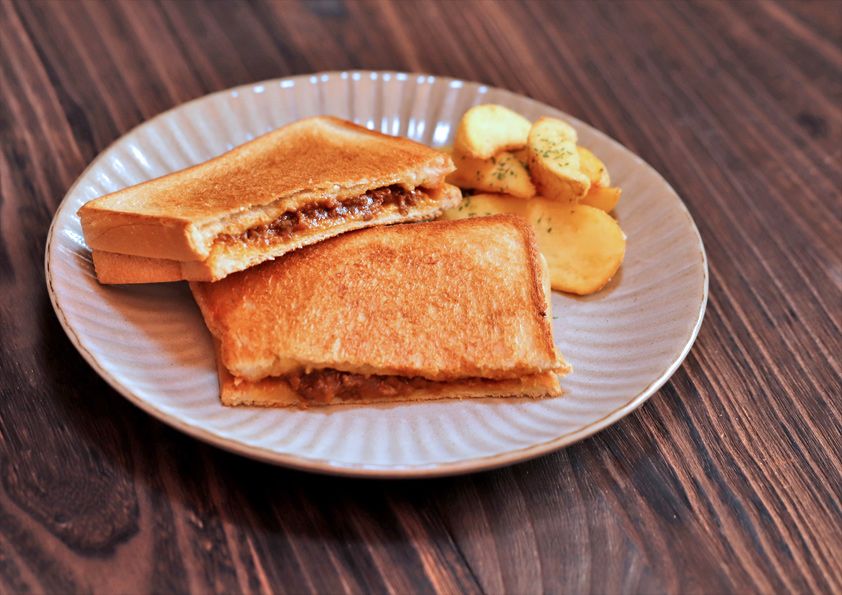 キーマカレーのホットサンド