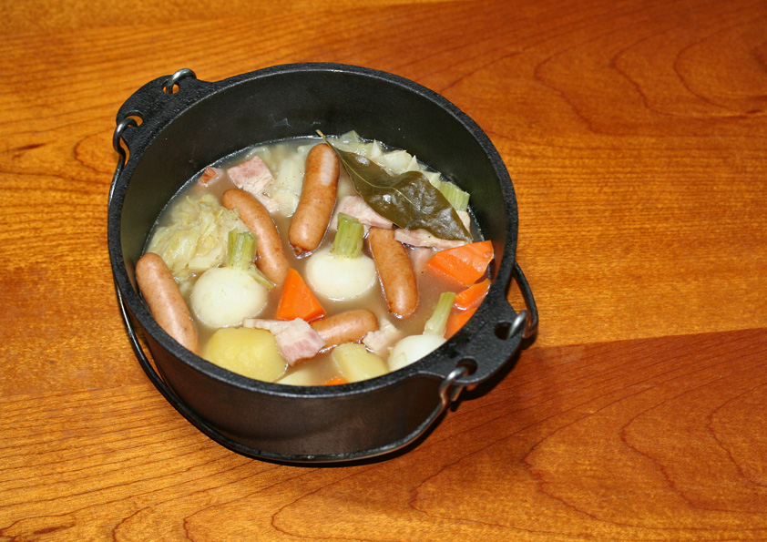 ポトフ ダッチオーブンで作る野菜の煮込み料理