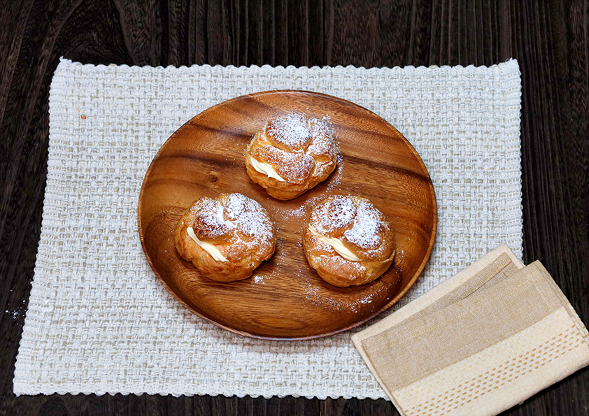 ふんわり食感シュークリームのレシピ・濃厚カスタードクリームの作り方