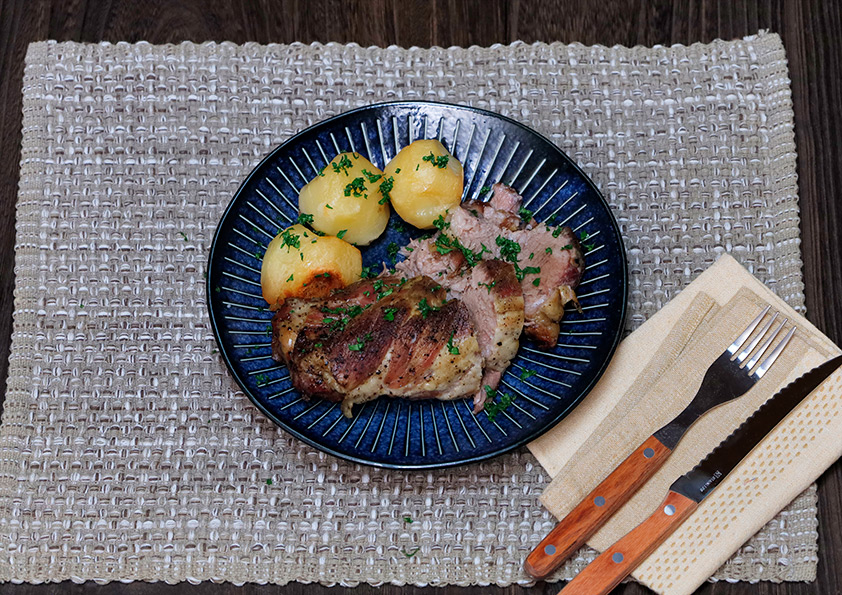 ローストポークのレシピ・ダッチオーブンを使った豚肩ロース肉の焼き方