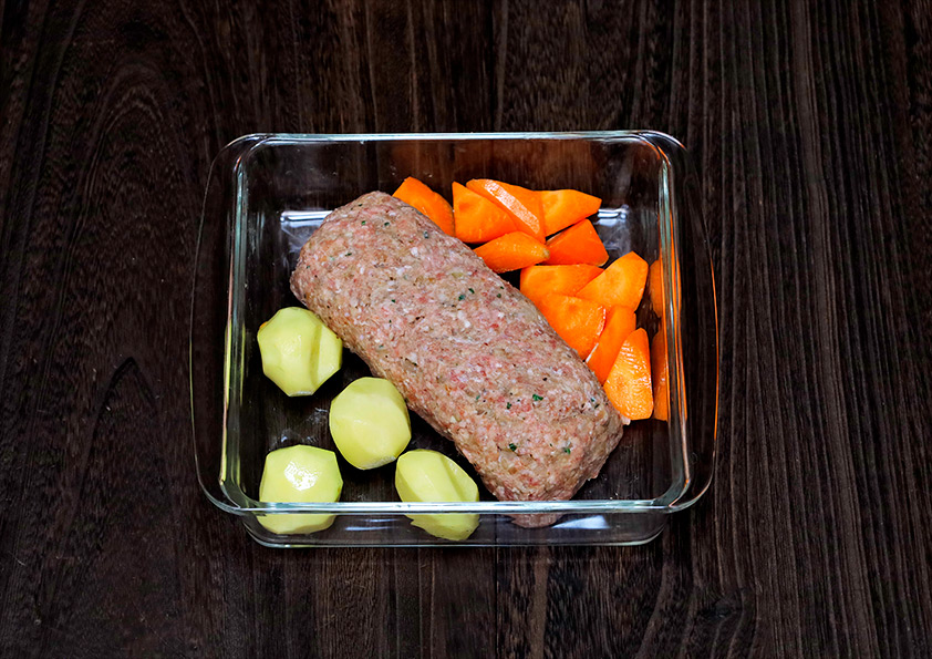 焼く前のミートローフ