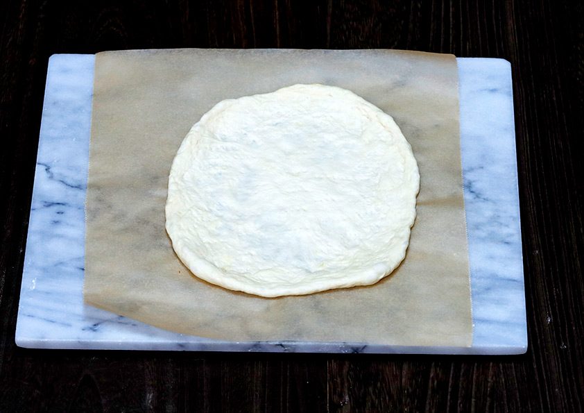 縁付きの本格ピザ生地の作り方