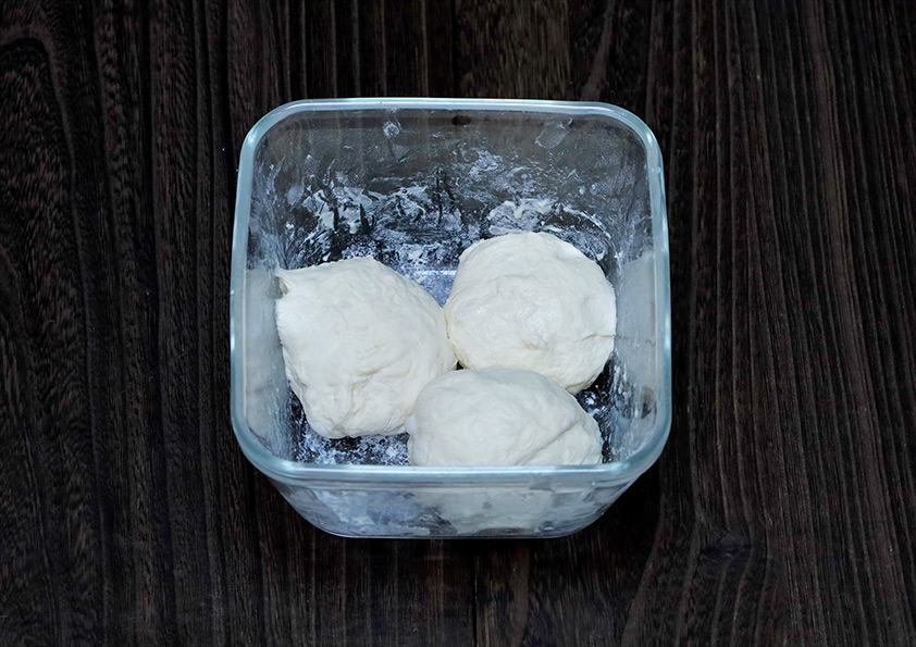 ソフトフランスパンの生地を3等分にしてベンチタイム中